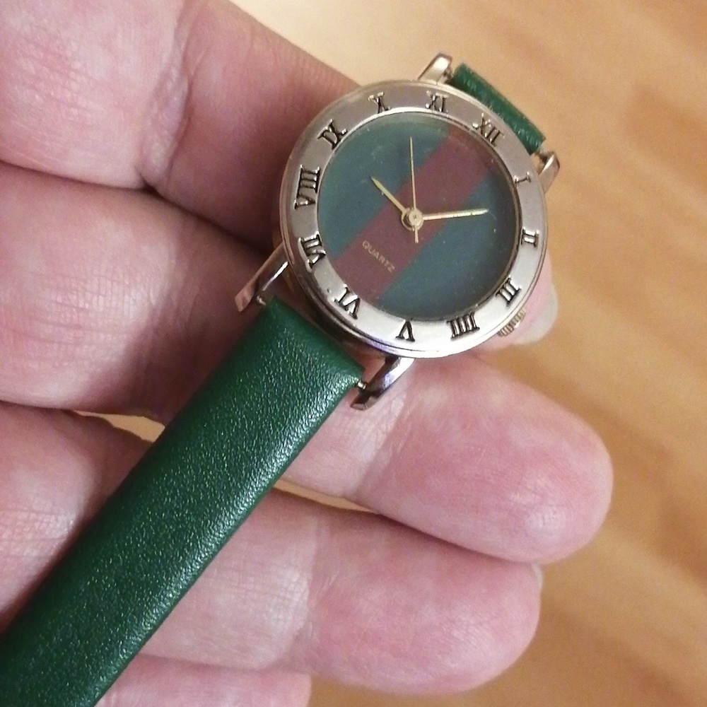 Quartz Vintage Watch Fits 5.5-7, With A New Green Strap Has Battery